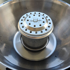 lotus kohlebehaelter im grill 1